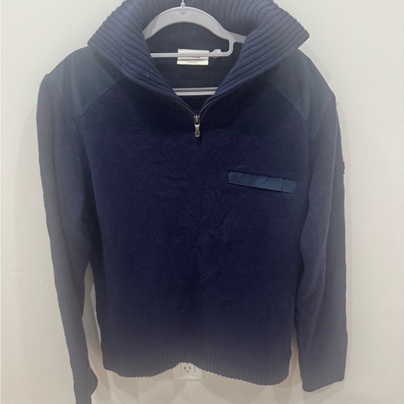 Fjall men’s navy sweater! Very gently used and a size medium🧣 - Picture 1 of 4